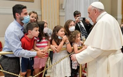 Francesco ai diaconi: né mezzi preti né chierichetti di lusso, ma servi umili