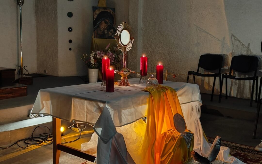 ADORAZIONE EUCARISTICA “Gesù c’è qui un ragazzo/a…”